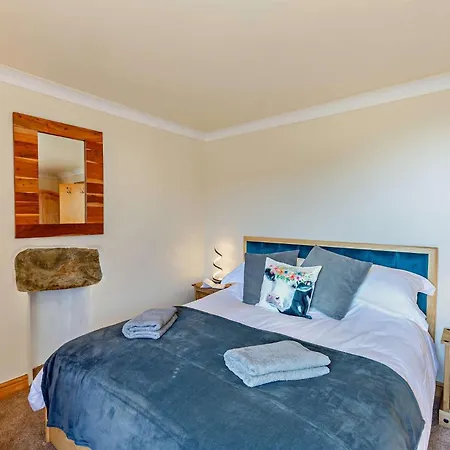 2 Bed In 91684