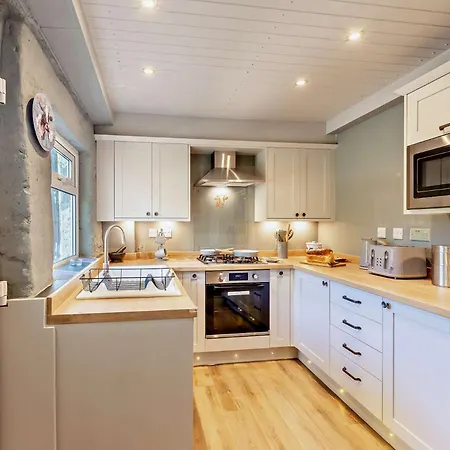 2 Bed In 91684 *
